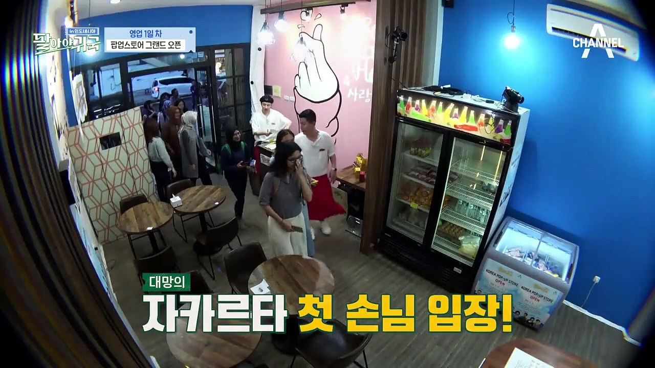 오픈과 동시에 붐비는 팝업스토어! 열정적으로 한국 상품을 판매하는 나르샤