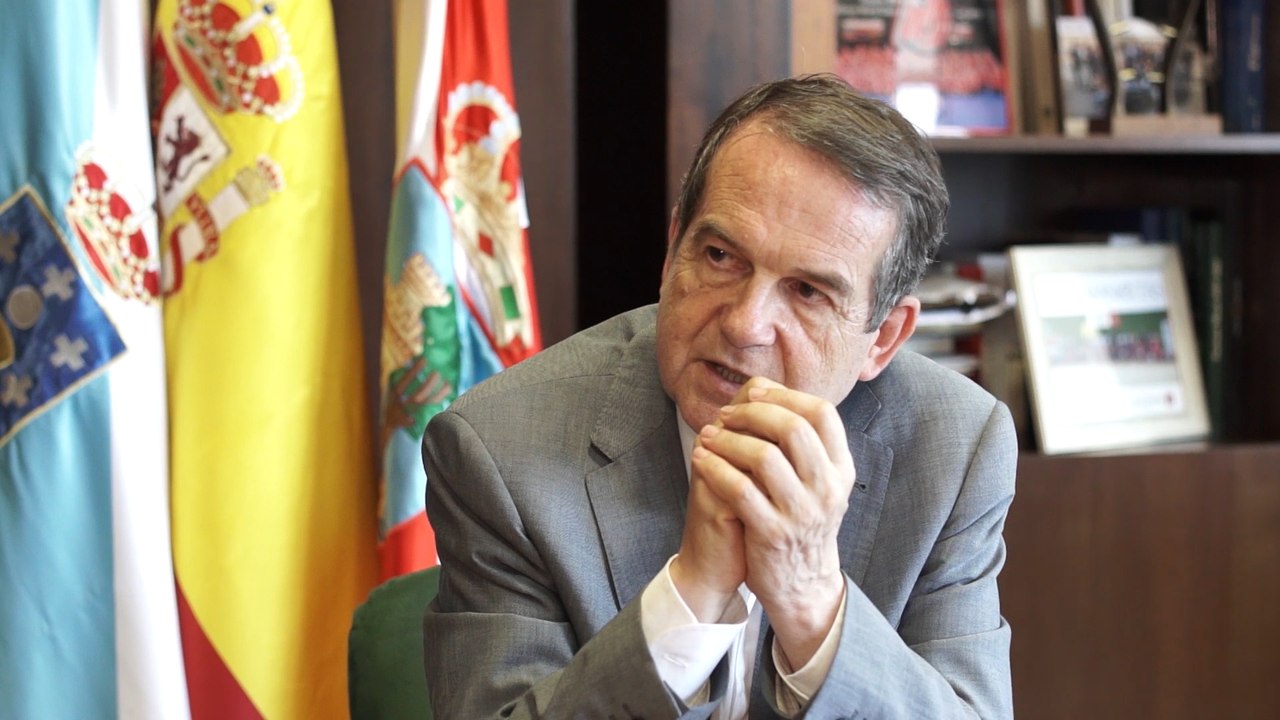 Caballero invita a Podemos a "no menospreciar" puestos intermedios