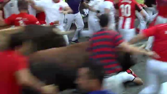 Los toros de La Palmosilla debutan en Pamplona y dejan un encierro limpio