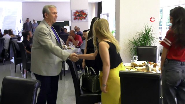 Ankara Büyükşehir Belediye Başkanı Mansur Yavaş Ankara’da faaliyet gösteren radyo istasyonlarının temsilcileri ile bir araya geldi