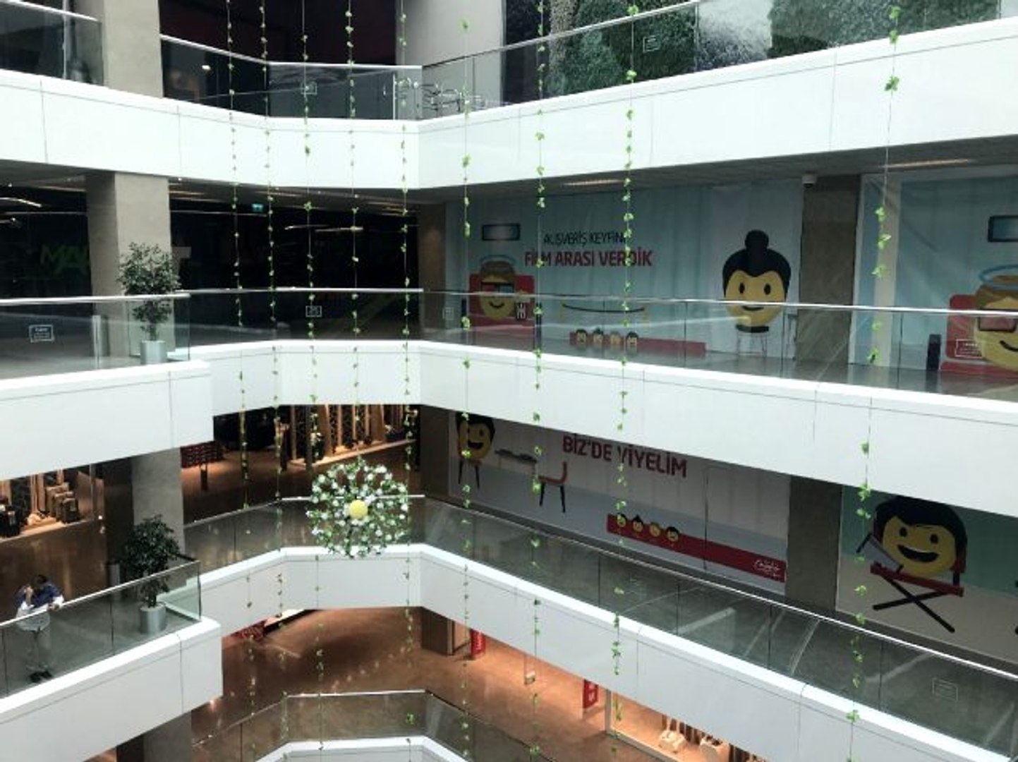 Erdogan In Acilisini Yaptigi Biz Cevahir Halic Alisveris Merkezi Nde Magazalar Teker Teker Kapaniyor Dailymotion Video