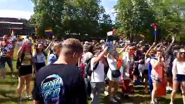 Rainbow flag sur la Pâquier à Annecy