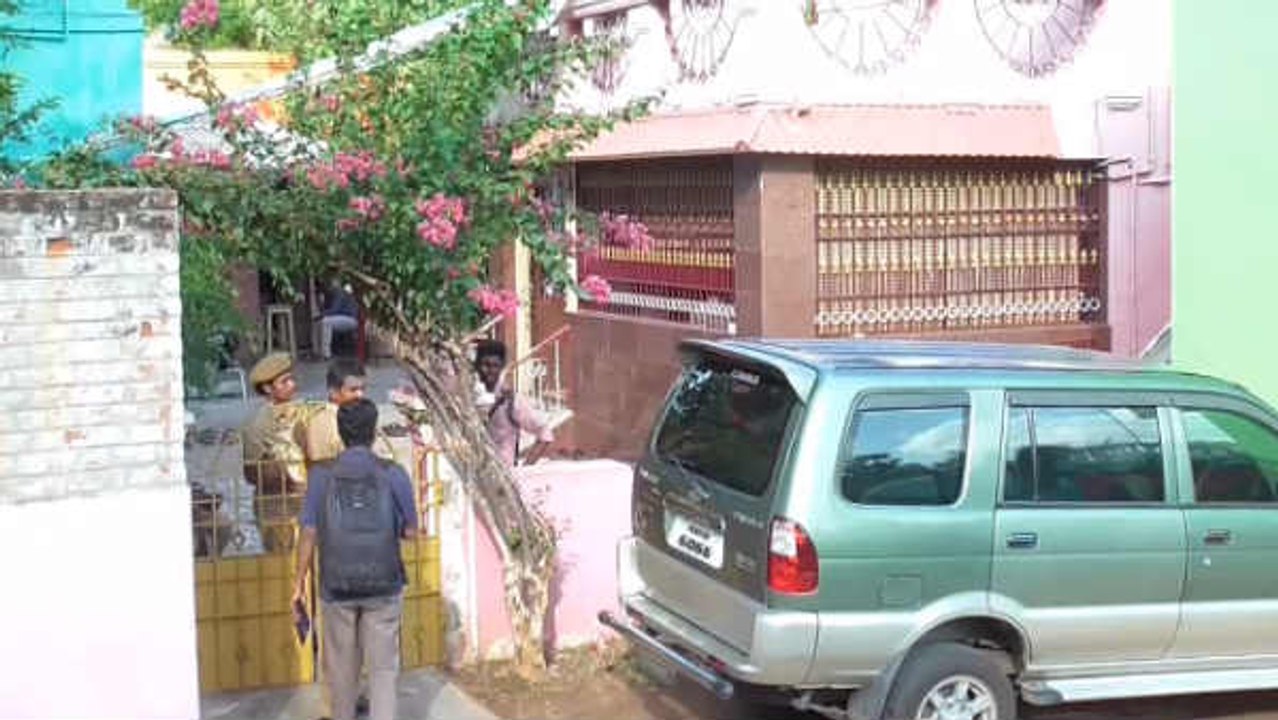 வேலூர் தொகுதியில் மீண்டும் வருமான வரி சோதனை