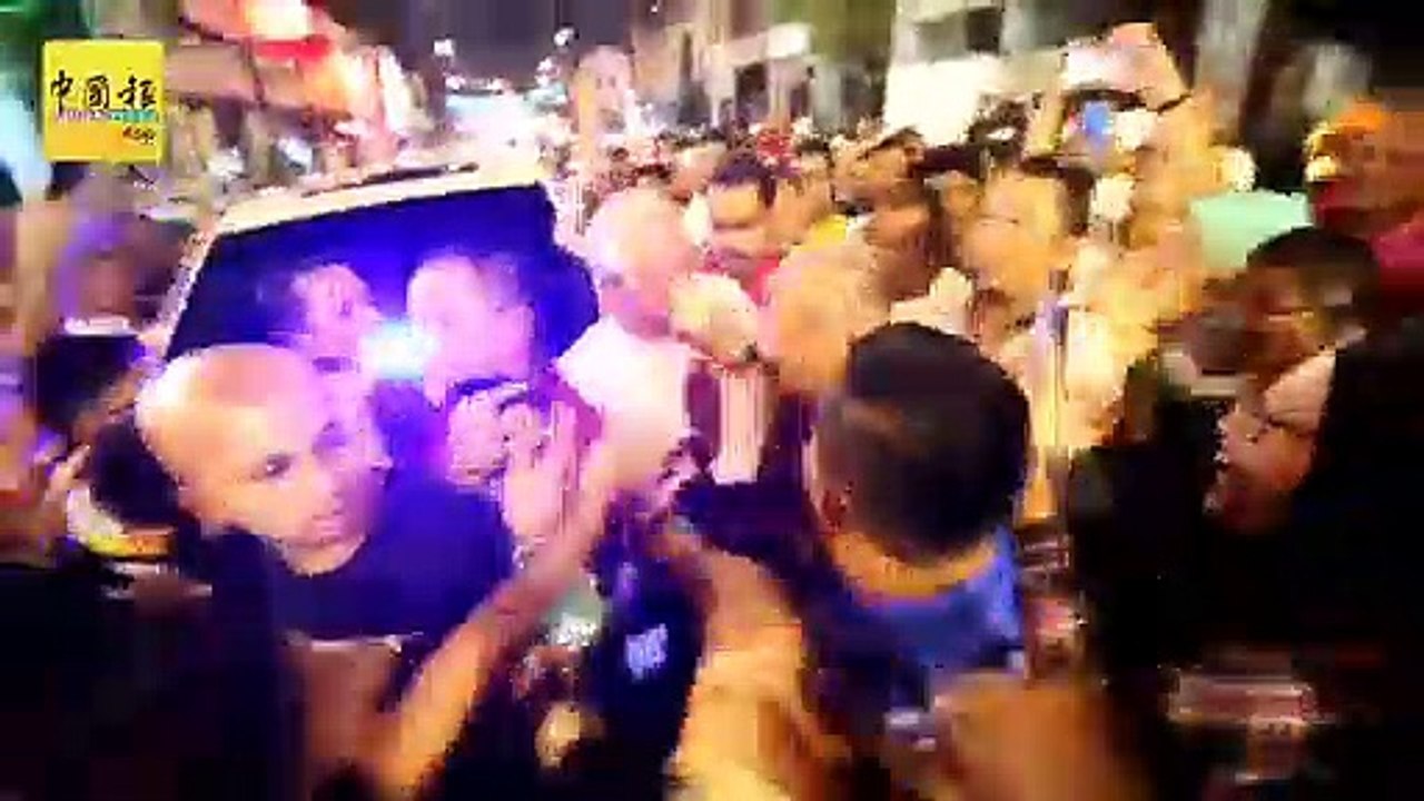 Bossku旋风袭霹 纳吉抵达怡保新街场夜市
