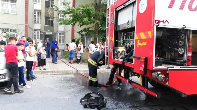 Kibritle oynayan küçük çocuk yatağı yaktı