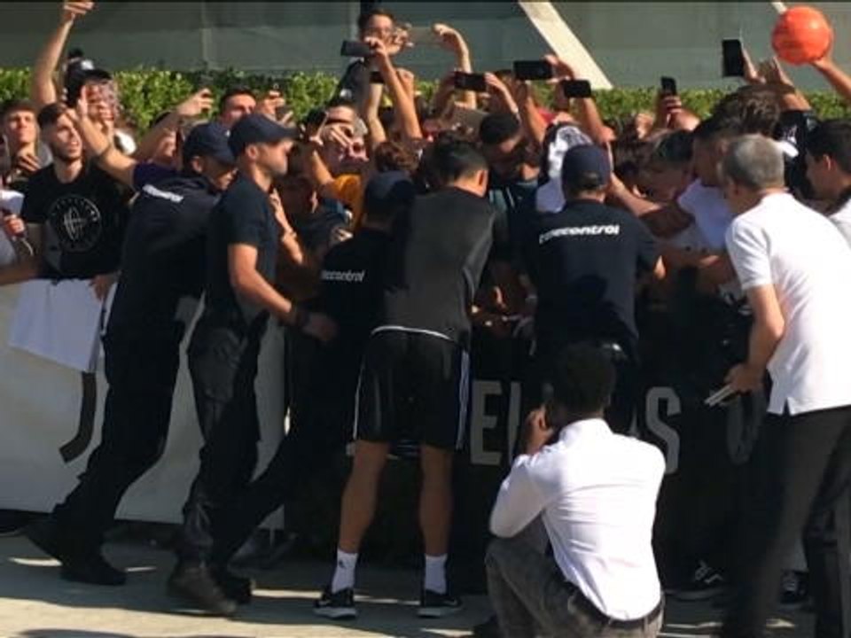 لقطة: كرة قدم: رونالدو يصل إلى يوفنتوس استعدادًا للموسم الجديد