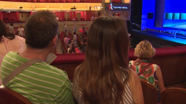 Cerca de 4.000 personas visitan el Teatro Real de Madrid