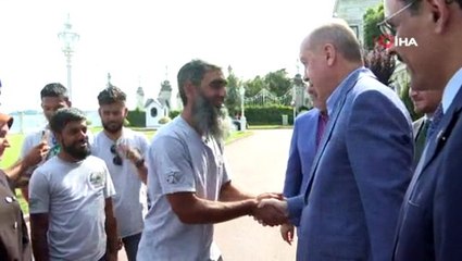 Cumhurbaşkanı Erdoğan, bisikletle hac yolculuğuna çıkan 8 İngiliz vatandaşını kabul etti