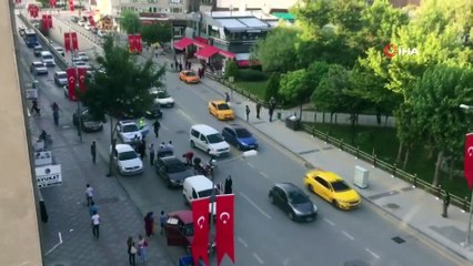 Başkent’te otomobilin açılan kapısına motosiklet çarptı: 1 yaralı