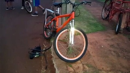 Criança tem grave ferimento na boca em colisão entre moto e bicicleta