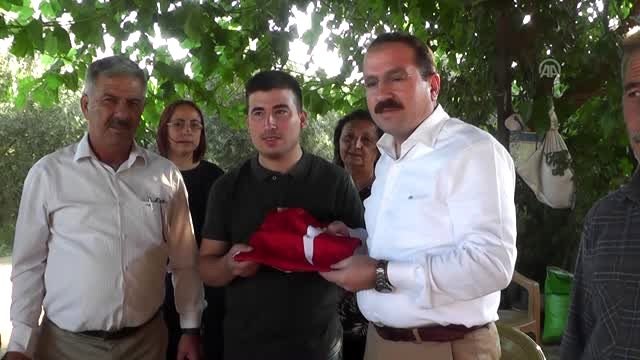 AK Parti İzmir Milletvekili Kırkpınar'dan 15 Temmuz gazisine ziyaret