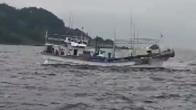 제주 앞바다에서 어선 좌초...인명피해 없어 / YTN