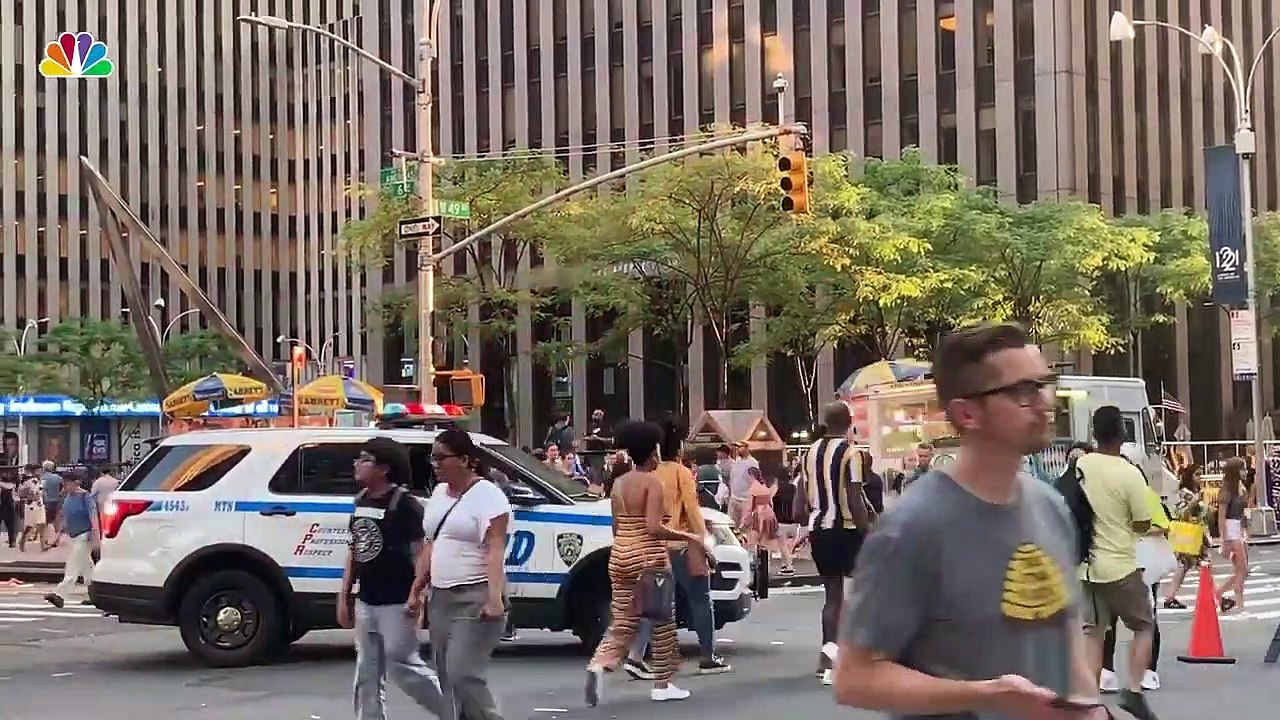 Panne délectricité géante cette nuit au centre de New York: Times Square, les métros, les buildings dans le noir pendant plusieurs heures