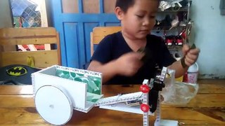 Amazing ideas DIY TOY - Simple Walking ROBOT _ Win - Bao Nguyen