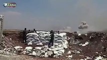 لحظة سقوط صواريخ غراد على تجمع لميليشيا أسد الطائفية شمالي حماة (فيديو)