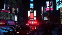 Les images de Times Square, plongé dans le noir pendant une panne d'électricité géante cette nuit