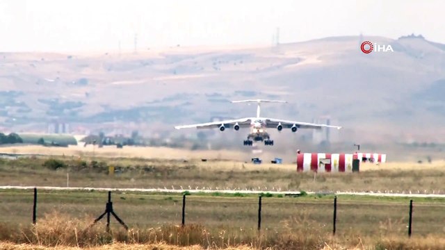 S-400 teslimatı için iniş yapan altıncı uçak geri dönüş için havalandı
