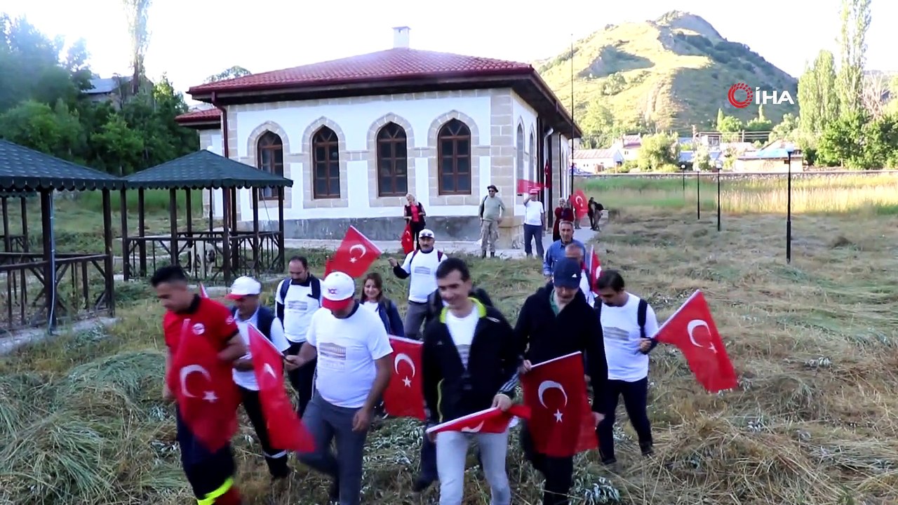 Milli mücadele ruhu için 27 kilometre yürüdüler