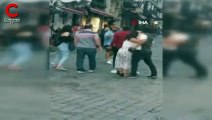 Taksim’de kadınlı ve erkekli kavga kamerada