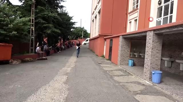 KPSS'ye geç kalan adaylar sınav binasına alınmadı