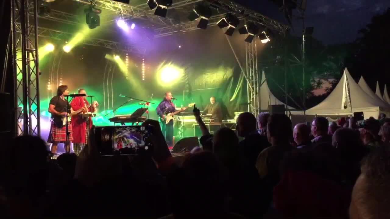 Stella en concert lors de Namur Capitale de la bière