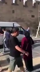 Zabıtaların balonuna el koyduğu çocuk gözyaşlarına boğuldu: Bırakın abi eve ekmek götüreceğim