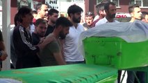 SİVAS Kazada ölen, aynı aileden 3 kişi gözyaşları ile uğurlandı