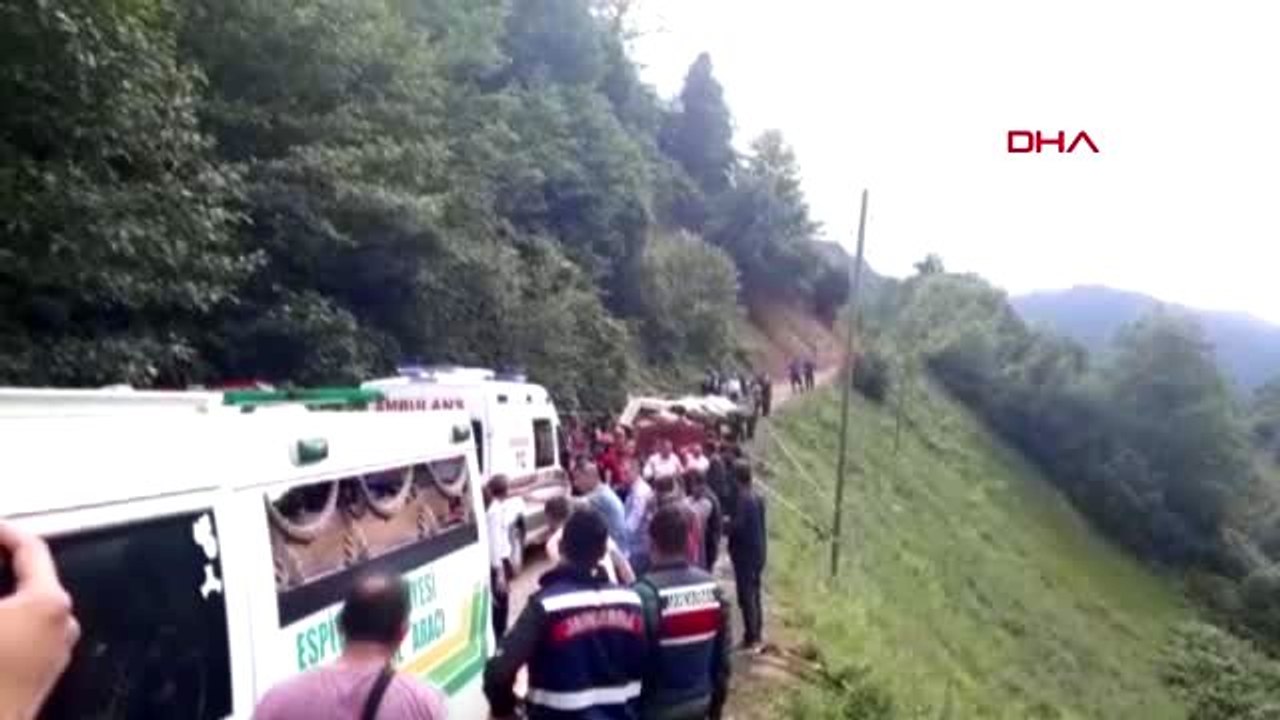 GİRESUN Yolcu minibüsü yayla yolunda devrildi 5...