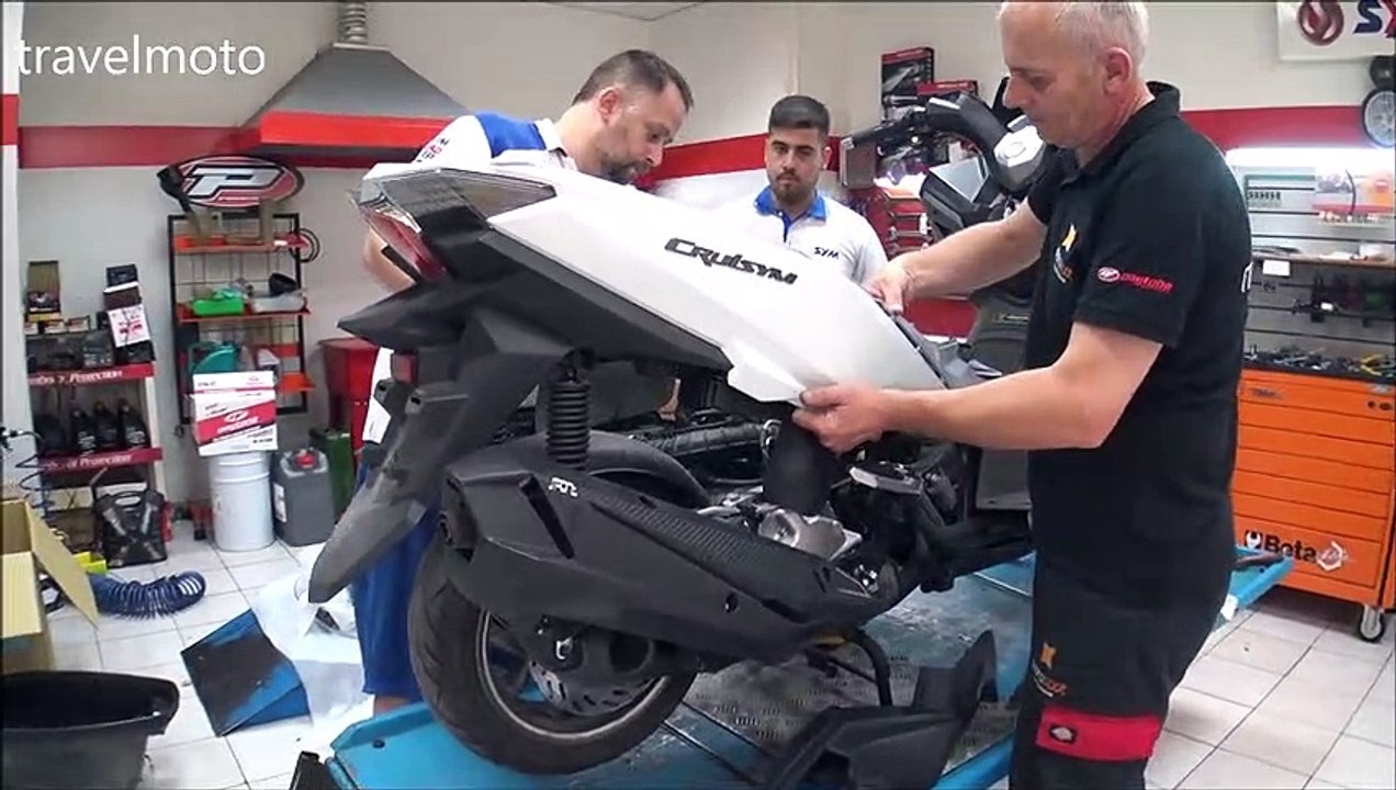 SYM CruiSym 300i - plastic replacement (scooter experts.!!!)