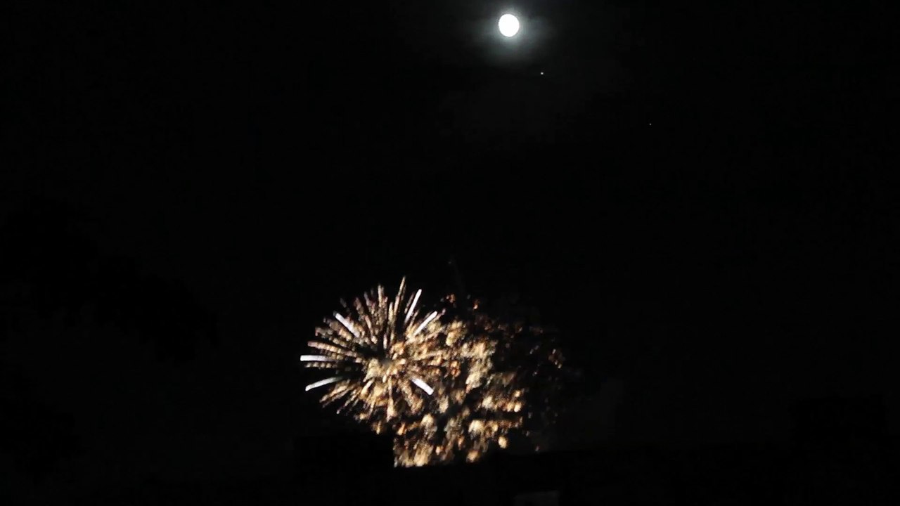 Saint-Denis le 13 Juillet 2019  23H00 Feu d'artifice LB © Juillet 2019
