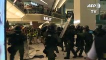 Policías y manifestantes se enfrentan de nuevo en Hong Kong
