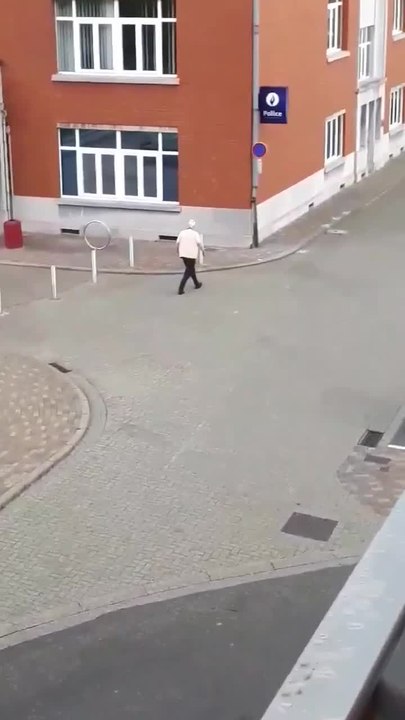 Un commissaire ivre filmé alors qu'il est en uniforme (teasing)