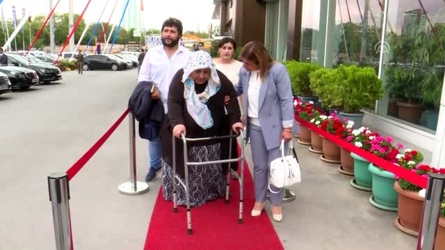 Bakan Selçuk, şehit yakını ve gazilerle yemekte bir araya geldi