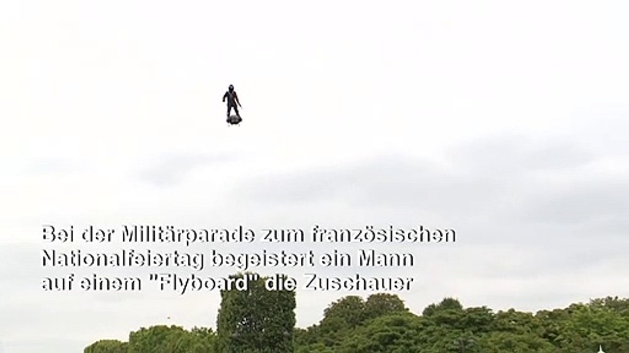 'Fliegender Mann' verblüfft bei Pariser Militärparade
