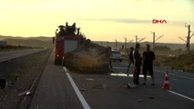 SİVAS Hafif ticari araç, traktör römorkuna çarptı: 1 ölü, 1 yaralı
