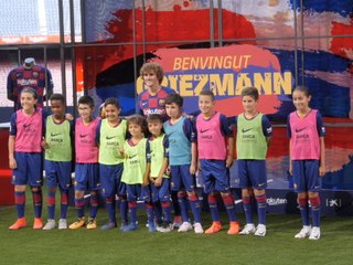 Barça - Griezmann présenté sur la pelouse du Camp Nou