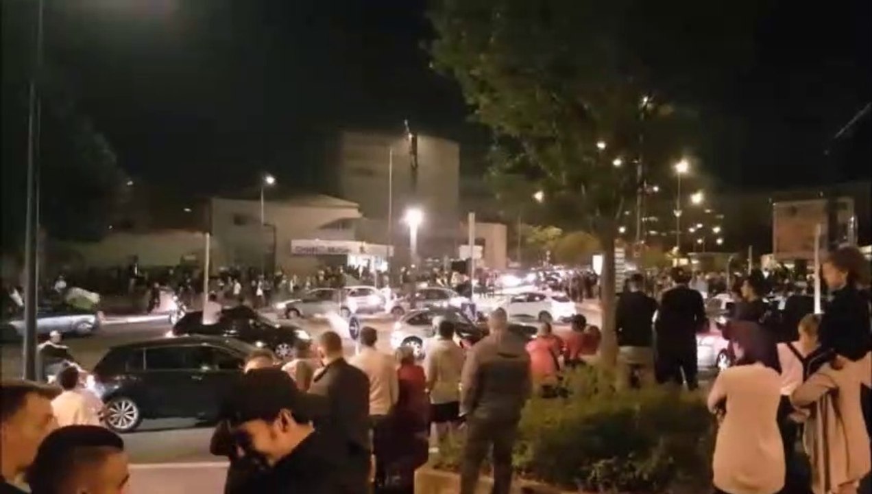 Klaxons, pétards et feux d'artifice : Planoise en fête après la qualification de l'Algérie