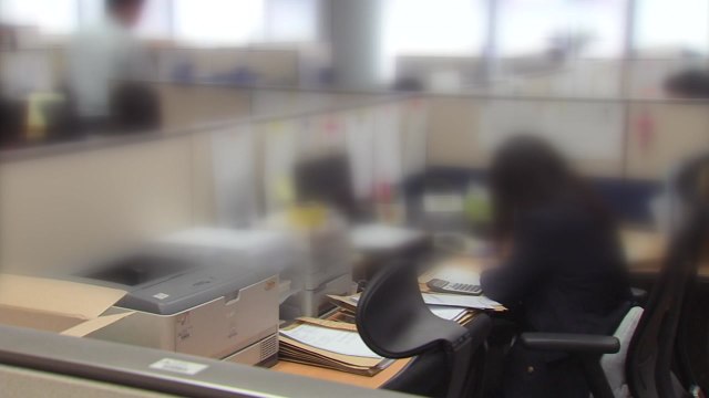 '직장 내 괴롭힘 금지법' 내일부터 시행...보완책은? / YTN