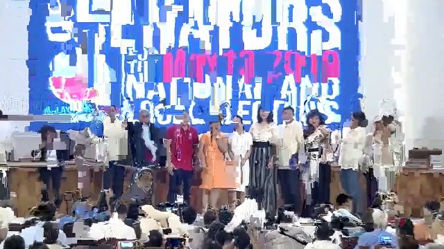 Poe, Binay refuse Duterte fist pump with senators-elect