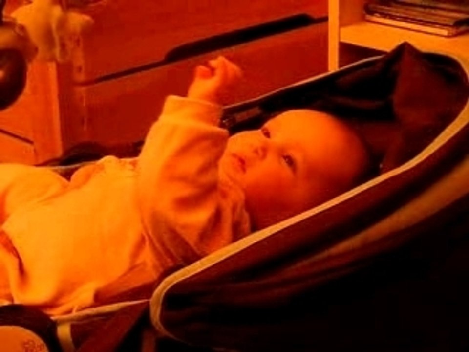 Erine parle à sa main