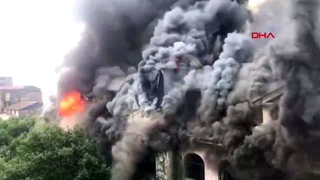 DHA DIŞ- Çin'de 100 yıllık otelde büyük yangın