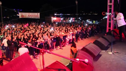 Ünlü şair ve bestekar Ahmet Selçuk İlkan'ın Cide konserine yoğun ilgi