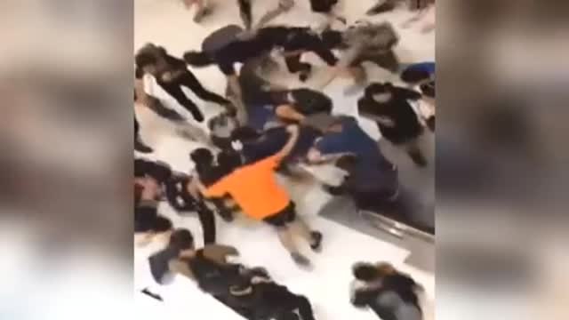 Se recrudece la tensión en Hong Kong entre manifestantes y Policía