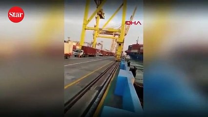 Kargo gemisi limana çarptı, yükleme kulesini yıktı