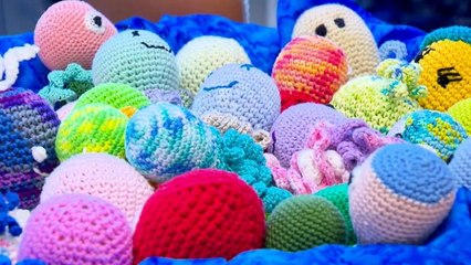 Вязаные игрушки для недоношенных деток