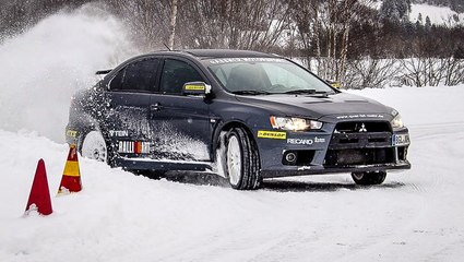 Mitsubishi Lancer EVO 10 in the Snow