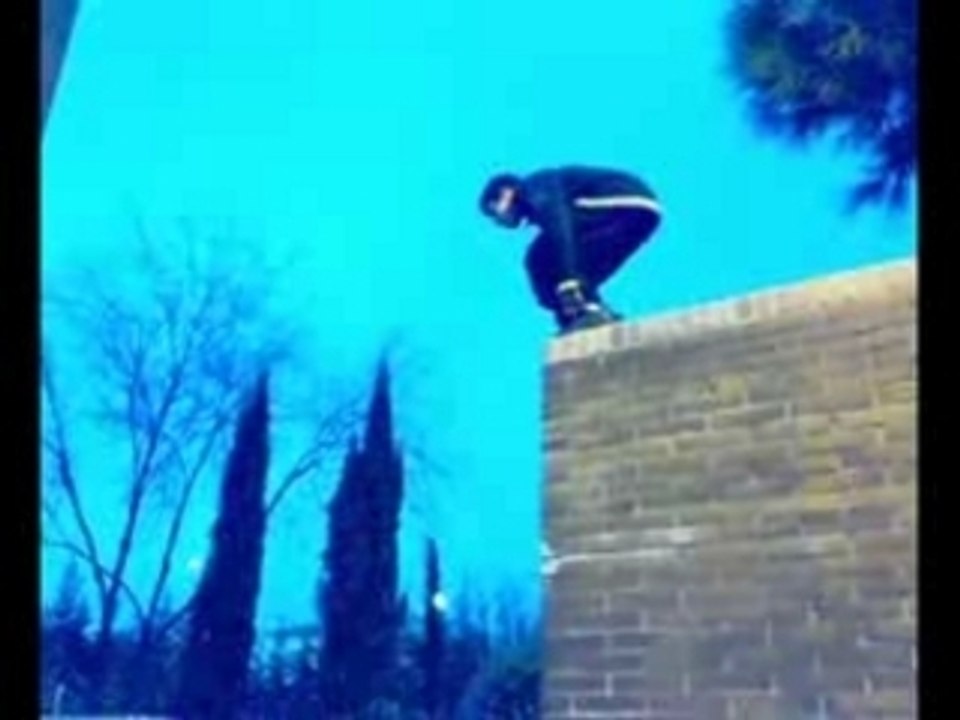 TraileR Break-WallS