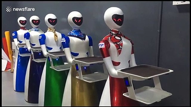 Les serveurs sont des robots dans ce restaurant