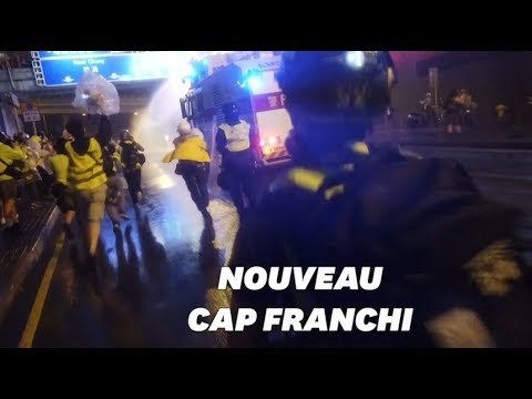À Hong Kong, la police utilise des canons à eau contre des manifestants