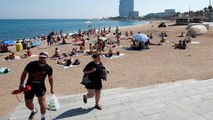 Desalojan una playa de Barcelona tras el hallazgo de un artefacto explosivo en el agua